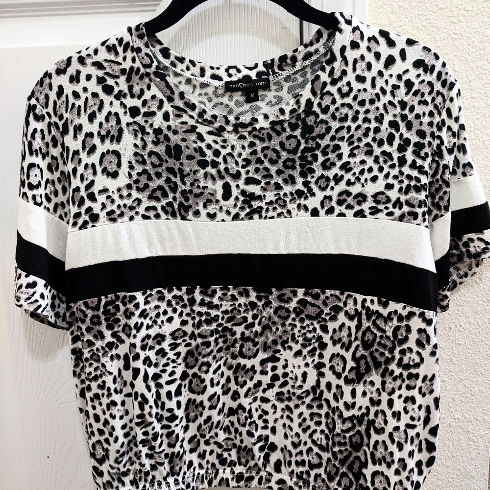 Black and white cheetah print tee shirt